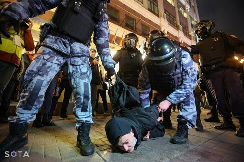 ОХУ-д дайчилгаа зарласны дараа тийзний эрэлт огцом өсөж, орон даяар эсэргүүцлийн жагсаал өрнөв