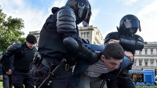 Дагестанд дайчилгаа эсэргүүцсэн жагсаалын үеэр 90 хүн саатуулагджээ
