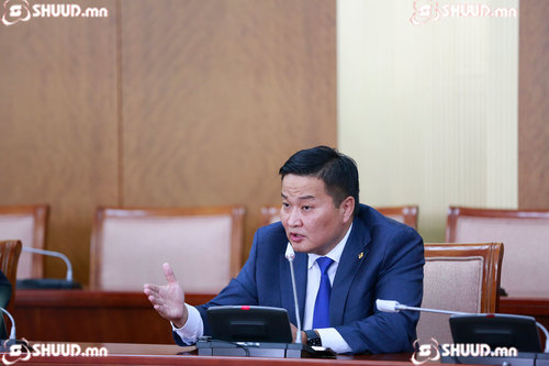 Зарим нөхдүүд сонсголоос зайлсхийж байгаа нь илэрхий байна