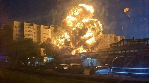 ВИДЕО: ОХУ-ын Ейск хотын орон сууцны хороололд бөмбөгдөгч онгоц унаж, олон хүн амиа алджээ