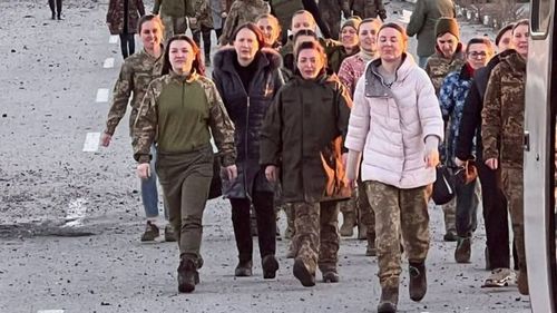 Оросын олзонд байсан 108 украин эмэгтэй эх орондоо буцлаа