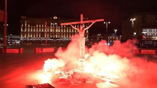 Эрх баригчдаа эсэргүүцсэн Оросын зураач таван жилийн хорих ялаар шийтгүүлжээ