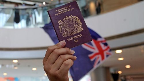 Хонконгийн насанд хүрээгүй 38 мянган оршин суугч Британийн иргэншил авах хүсэлт гаргажээ