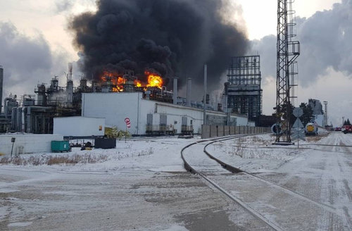 Монгол Улс шатахуунаа авдаг ОХУ-ын газрын тосны үйлдвэрт гал гарчээ