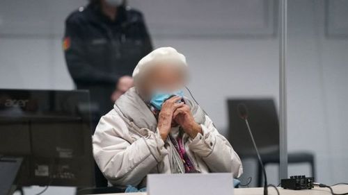 Хэрэг хуучирдаггүй: Хорих лагерьт ажиллаж байсан эмэгтэй ял сонсов