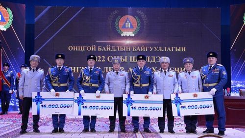 Онцгой гавьяа байгуулсан алба хаагчдад 16 сая төгрөгийн урамшуулал олголоо