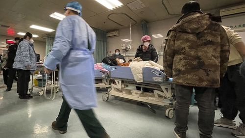 Хятадын эмнэлгийн ажилтнууд амралтгүй ажиллаж байна
