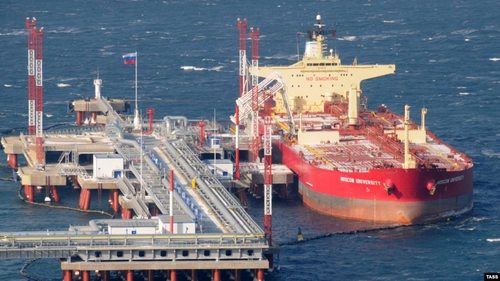 Блүмберг: Оросын газрын тос дэлхийн зах зээлийн үнийн тал хувиар зарагдаж байна