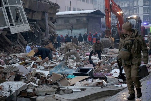 Газар хөдлөлтийн дараа тонуулчид олширчээ