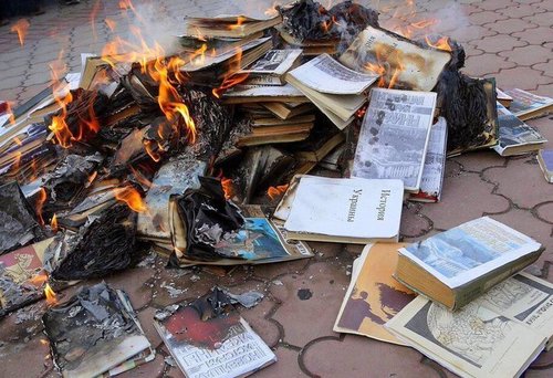 Украинд орос хэл дээр хэвлэгдсэн 11 сая номыг шатааж устгажээ
