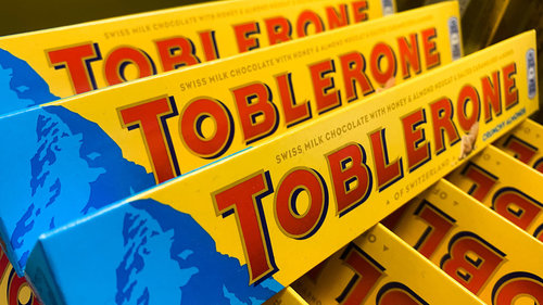 Алдарт Toblerone шоколадны хайрцган дээр цаашид Маттерхорн оргилыг дүрслэхгүй