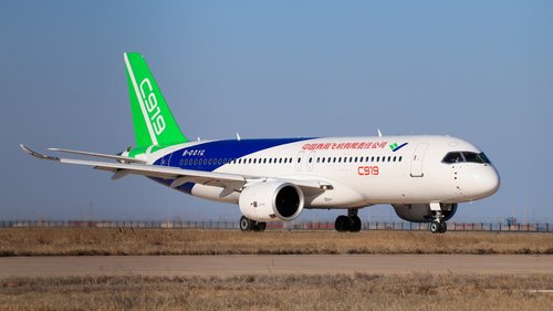БНХАУ дотооддоо үйлдвэрлэсэн анхны зорчигч тээврийн онгоцоо ашиглаж эхлэв