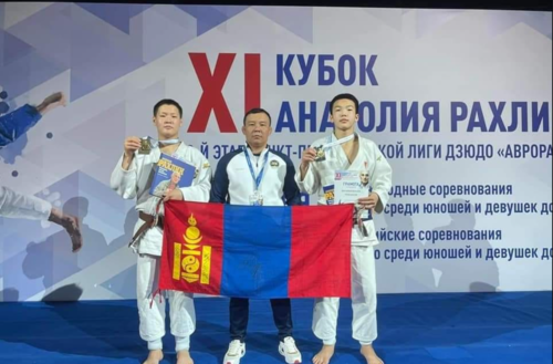 Өсвөрийн жүдочид Санкт-Петербургээс мөнгө, хүрэл медаль хүртлээ
