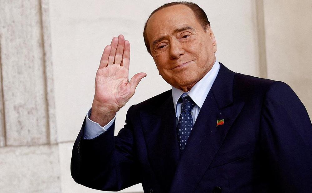 Берлускони таалал төгсөж, Италид гашуудал зарлав