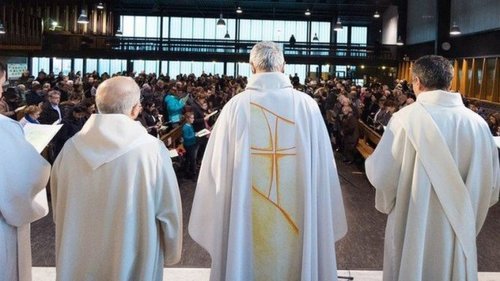 Испанийн католик сүмд 2000 орчим хүүхэд хүчирхийллийн золиос болжээ