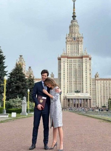Башар Асадын хүү Москвагийн их сургуулийг онц дүнтэй төгсчээ