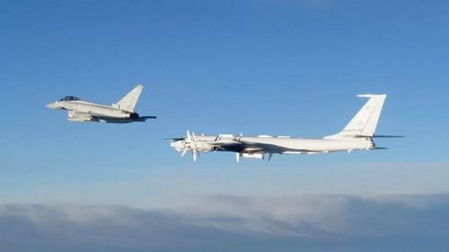 Британид Оросын бөмбөгдөгчдийг амдахаар сөнөөгч онгоцууд хөөргөжээ