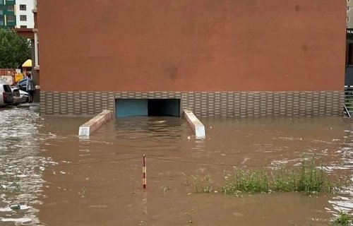 Үерт өртсөн барилгуудын хаяавч бетон хагарч, суулт өгчээ