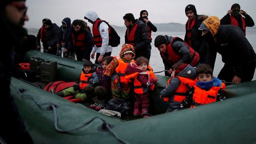 Британид байршил илрүүлэгч бугуйвчаар цагаачдыг хянана