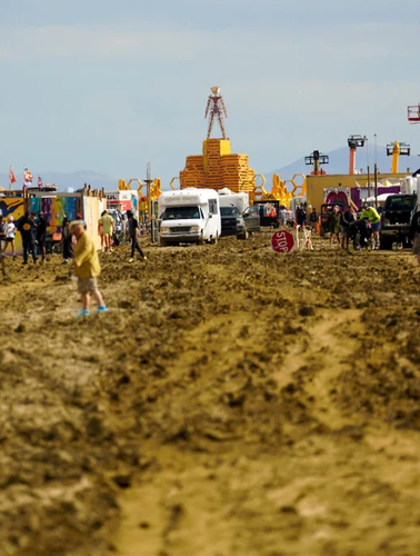 Burning Man наадамд гацсан 64 мянган хүн гэртээ харих боломжтой болжээ