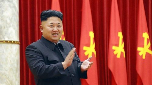 Ким Жон Ун Монгол Улсын Ерөнхийлөгчөөс сагс цэцэг хүлээн авчээ