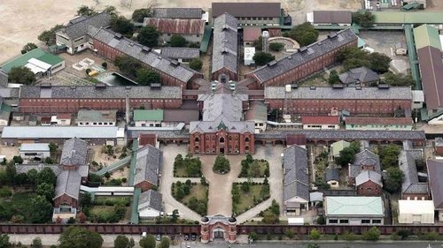 Японы XIX зууны үеийн шоронг тансаг зочид буудал болгоно