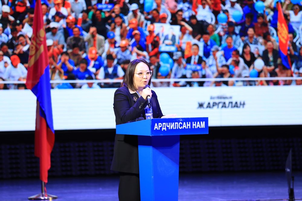 Фортуна Н.Батбаярын охин Б.Жаргалан АН-ын эмэгтэйчүүдийг ТЭРГҮҮЛНЭ