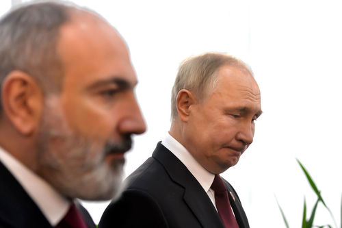 Армени Ромын статутыг соёрхож, ОХУ эдийн засгийн дайн дэгдээв