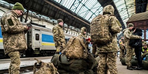 Украинд бүх эрчүүдийг дайтахад бэлэн байхыг уриалжээ