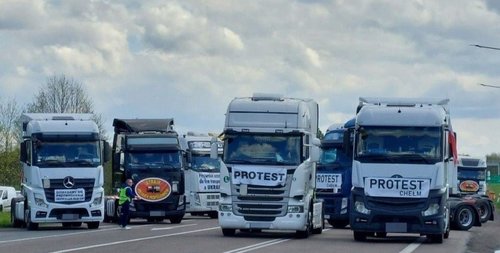 Унгарын жолоочид Украины хилийг хаана