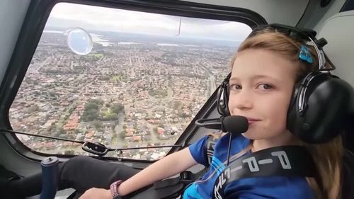 ВИДЕО: Арван настай нисгэгч охин