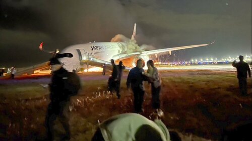 ВВС: Японы онгоцны гишүүдийн бэлтгэл, зорчигчид биеэ зөв авч явсан нь амь нас эрсдэхээс сэргийлсэн