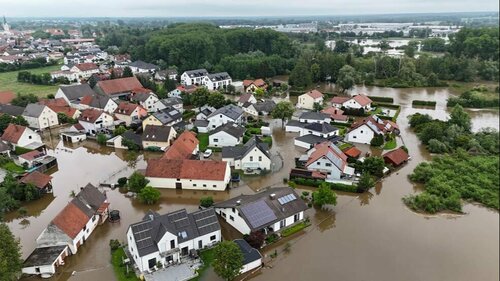 Германд үргэлжилсэн аадар бороо орж, 3000 хүнийг нүүлгэн шилжүүлжээ