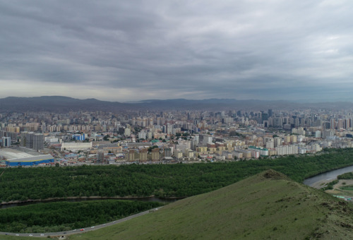 Улаанбаатарт +8 хэм дулаан байна. Хур тунадас орохгүй.