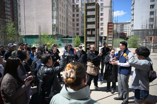 Натурт газрын маргаантай, зөвшөөрөлгүй эхэлсэн барилгын ажлыг зогсоов