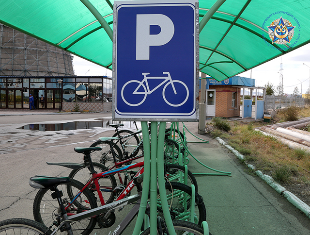 “ДЦС-4”-ийн залуус хаягдал ашиглан дугуйн зогсоол хийжээ